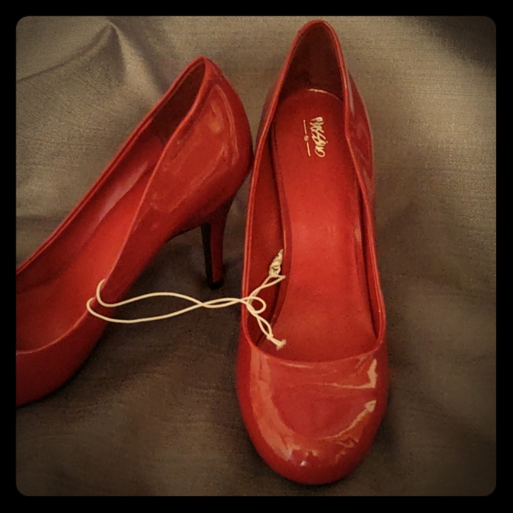 Round toe heels